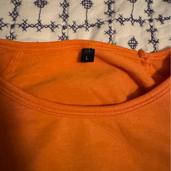 Top only** can bundle with shorts - Picture 3 of 4